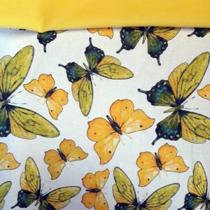 Falvédő pasztell sárga kerettel, zöld-sárga pillangó